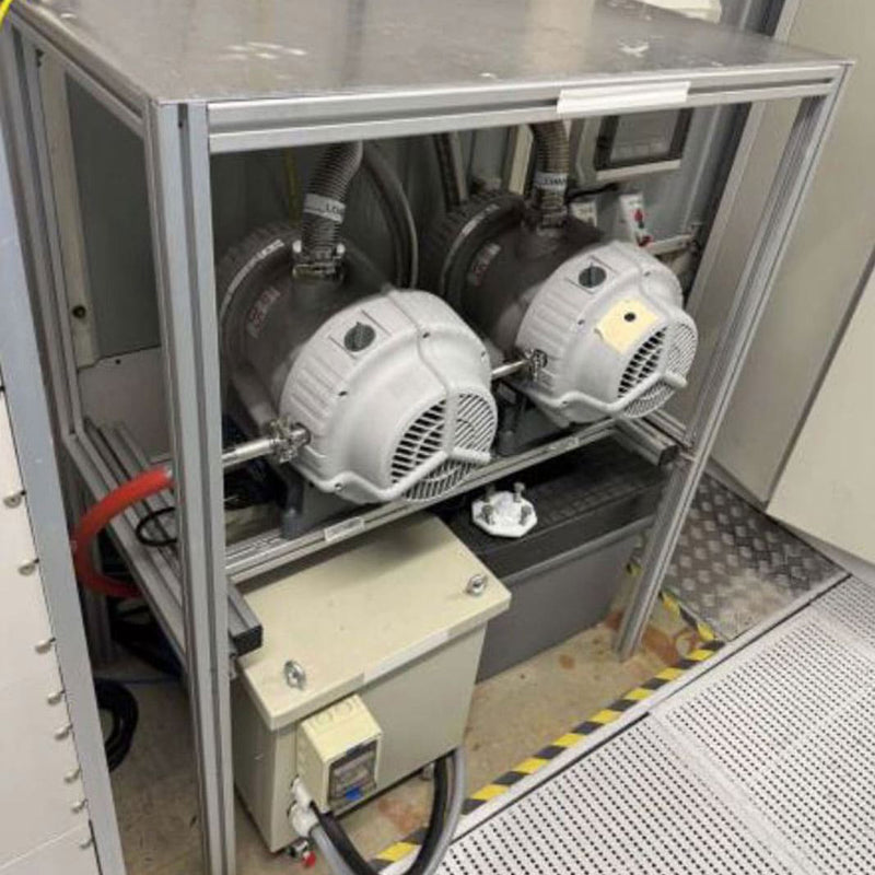 Hitachi S 8820 SEM (Scanning Electron Microscope)