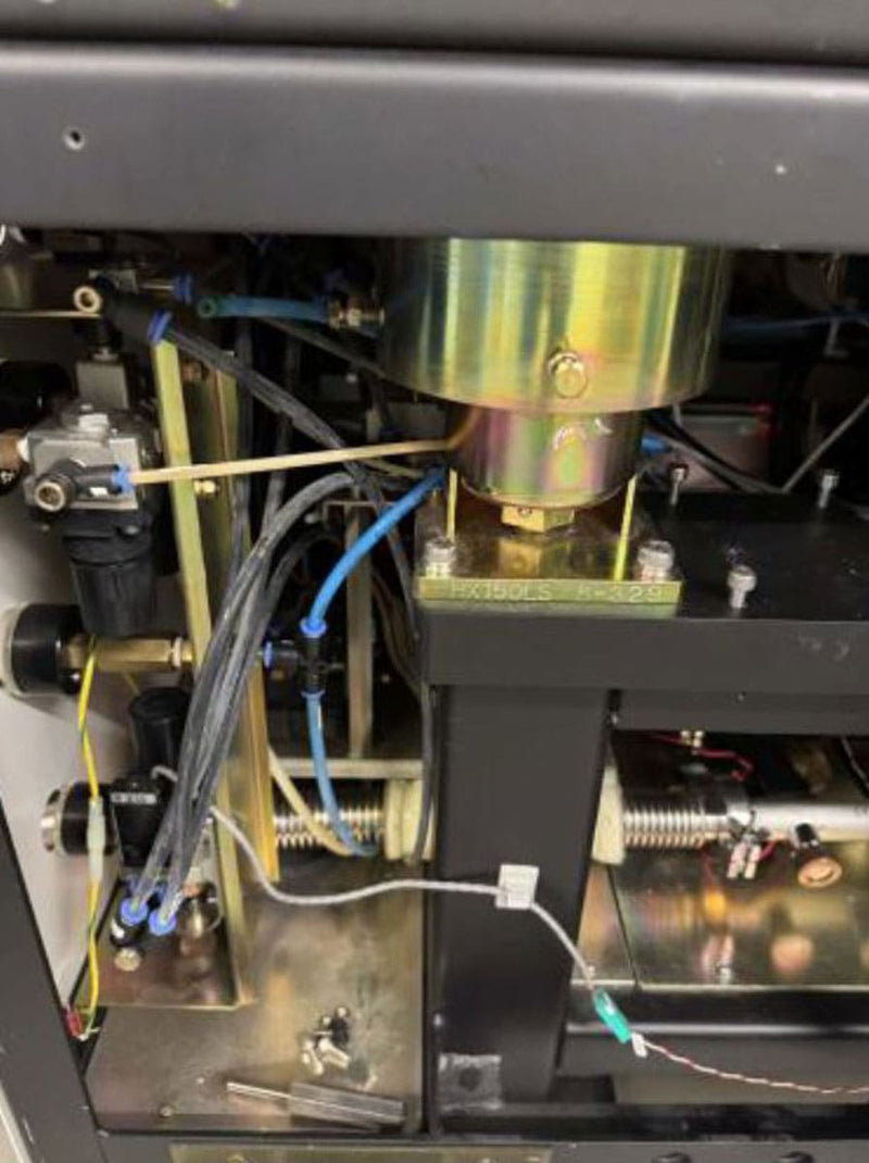 Hitachi S 8820 SEM (Scanning Electron Microscope)