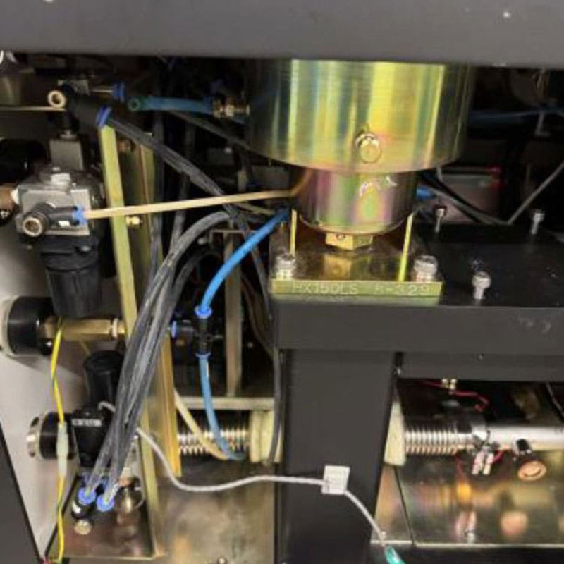 Hitachi S 8820 SEM (Scanning Electron Microscope)