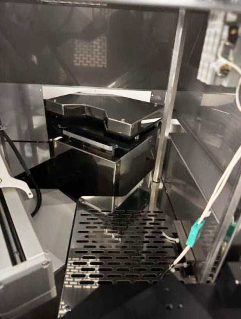 Hitachi S 8820 SEM (Scanning Electron Microscope)