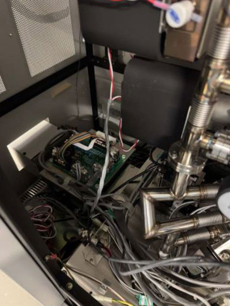 Hitachi S 8820 SEM (Scanning Electron Microscope)