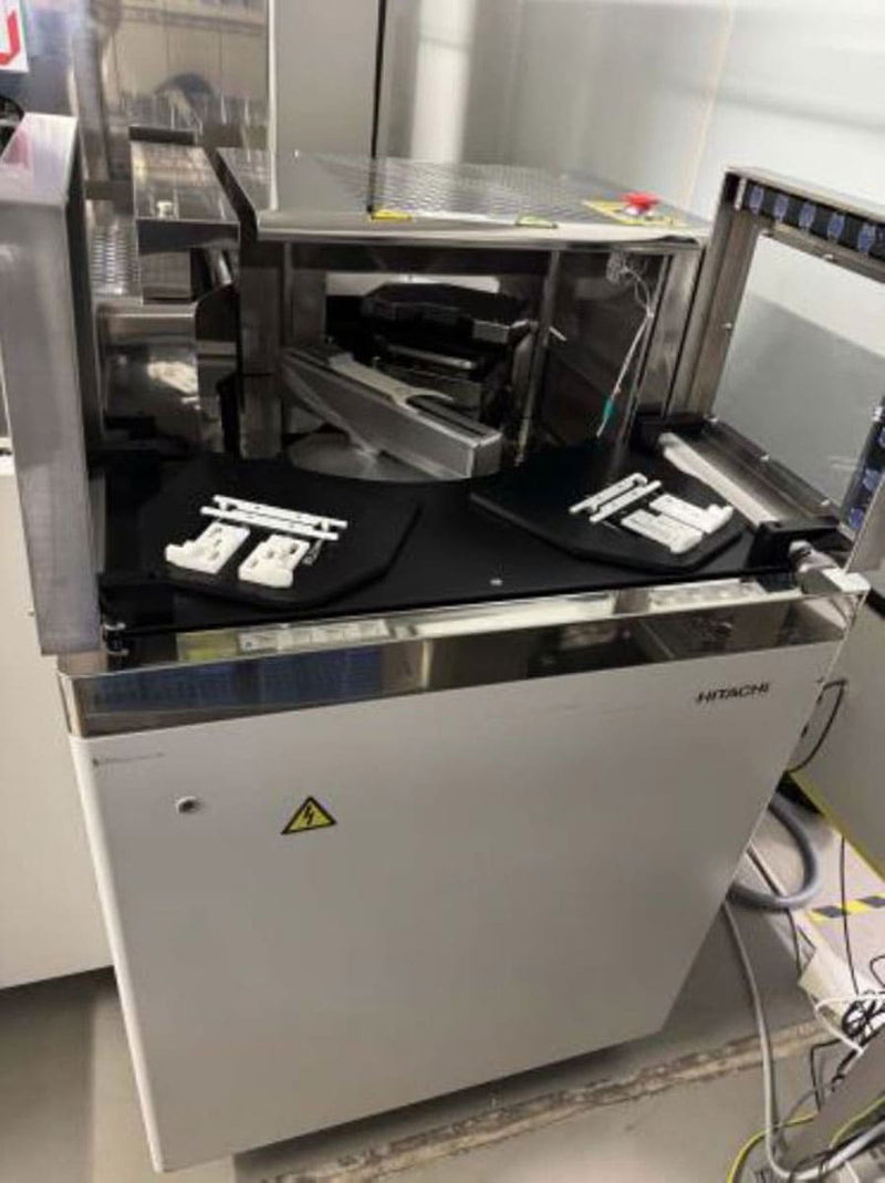 Hitachi S 8820 SEM (Scanning Electron Microscope)