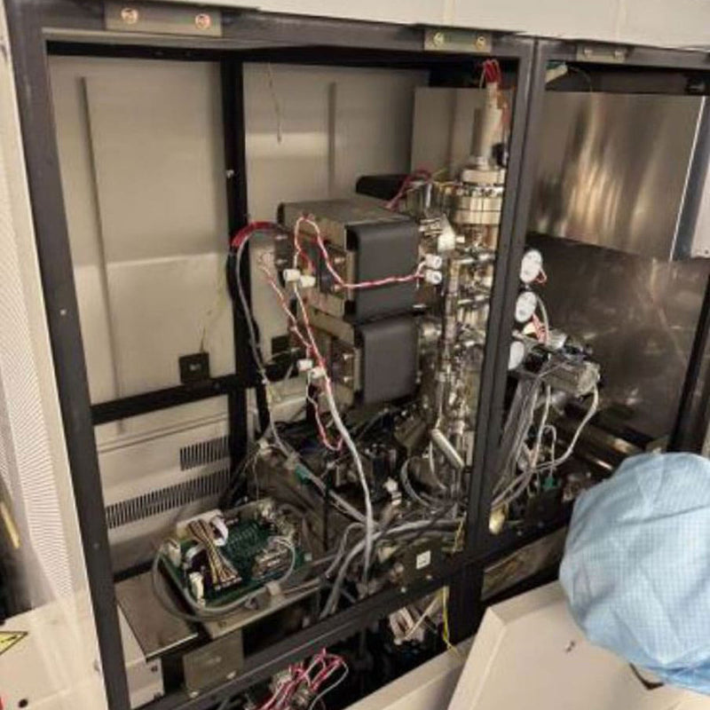 Hitachi S 8820 SEM (Scanning Electron Microscope)