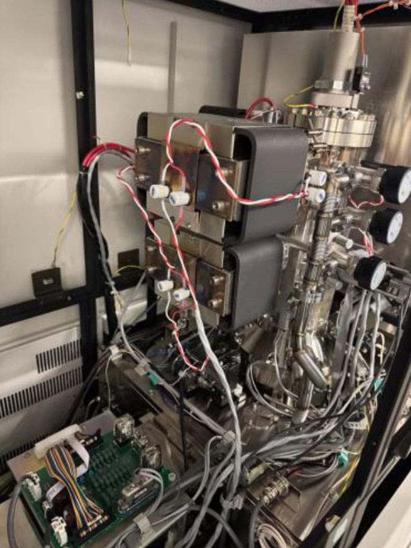 Hitachi S 8820 SEM (Scanning Electron Microscope)