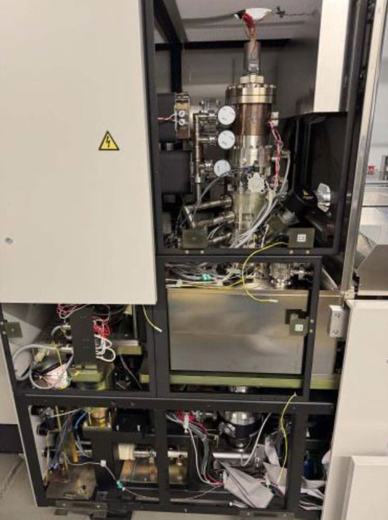 Hitachi S 8820 SEM (Scanning Electron Microscope)