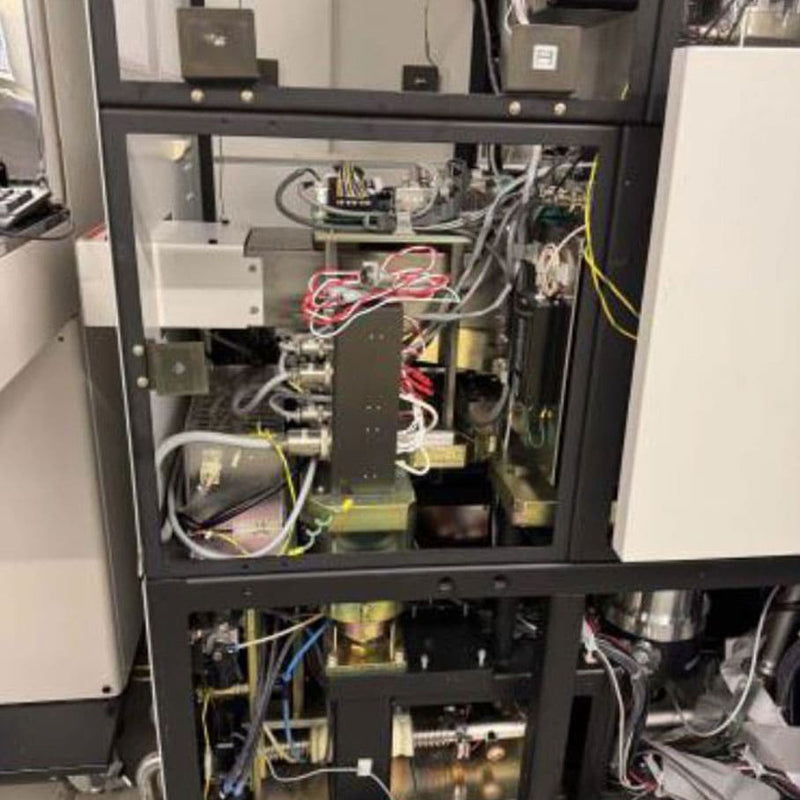 Hitachi S 8820 SEM (Scanning Electron Microscope)