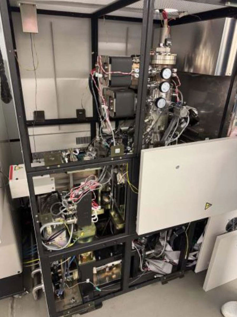 Hitachi S 8820 SEM (Scanning Electron Microscope)