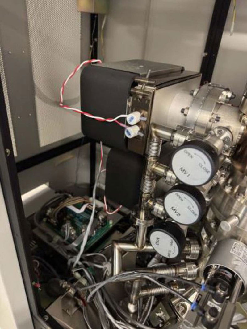 Hitachi S 8820 SEM (Scanning Electron Microscope)