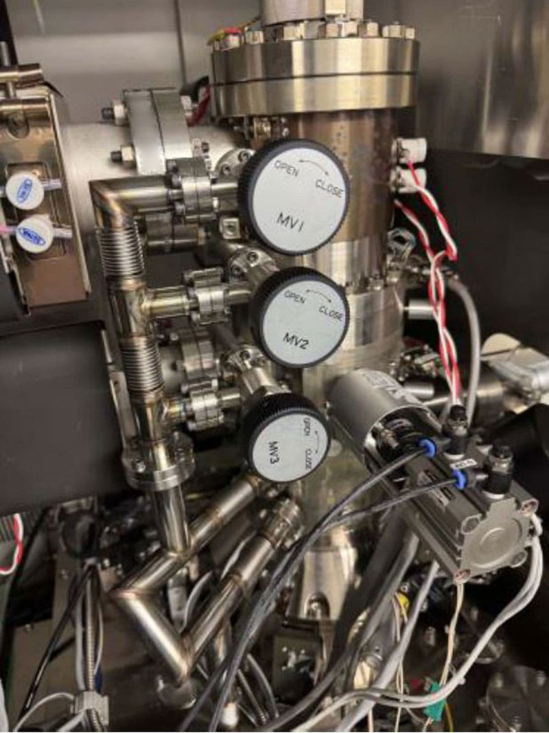 Hitachi S 8820 SEM (Scanning Electron Microscope)