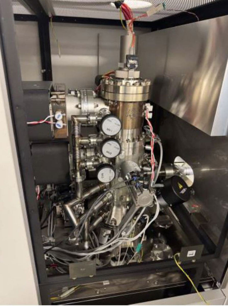 Hitachi S 8820 SEM (Scanning Electron Microscope)