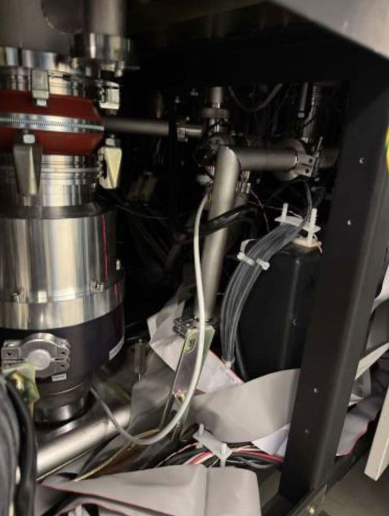 Hitachi S 8820 SEM (Scanning Electron Microscope)