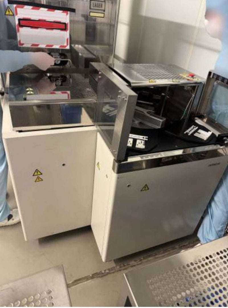 Hitachi S 8820 SEM (Scanning Electron Microscope)