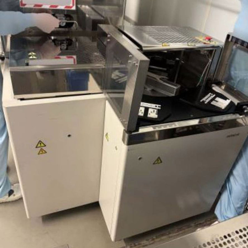 Hitachi S 8820 SEM (Scanning Electron Microscope)