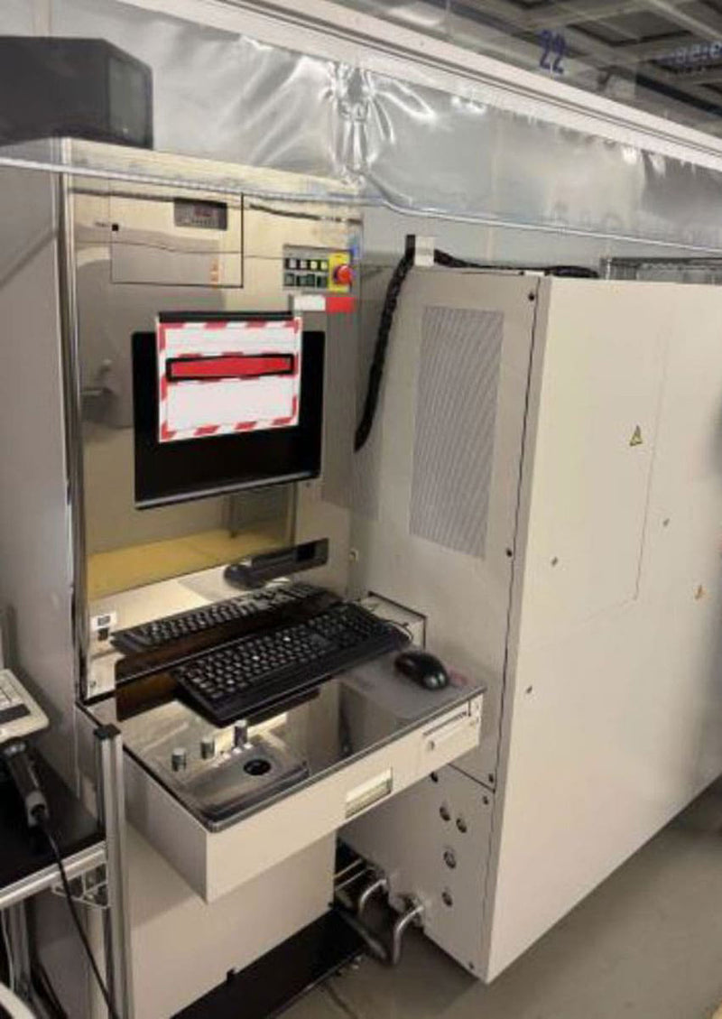 Hitachi S 8820 SEM (Scanning Electron Microscope)