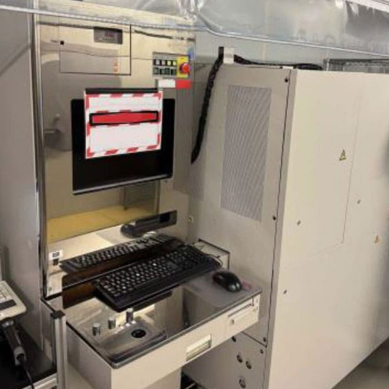 Hitachi S 8820 SEM (Scanning Electron Microscope)