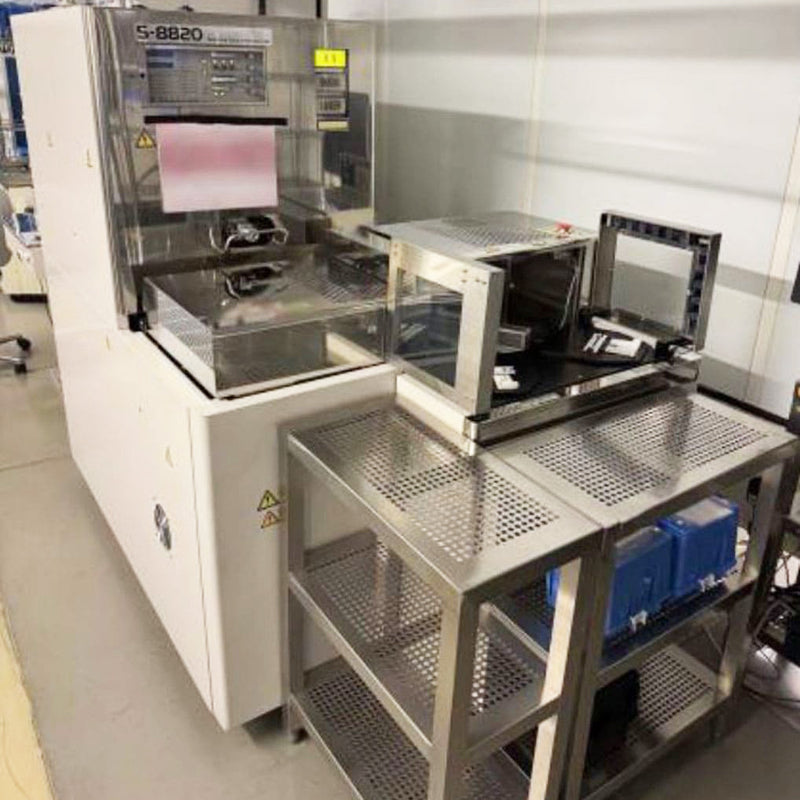 Hitachi S 8820 SEM (Scanning Electron Microscope)