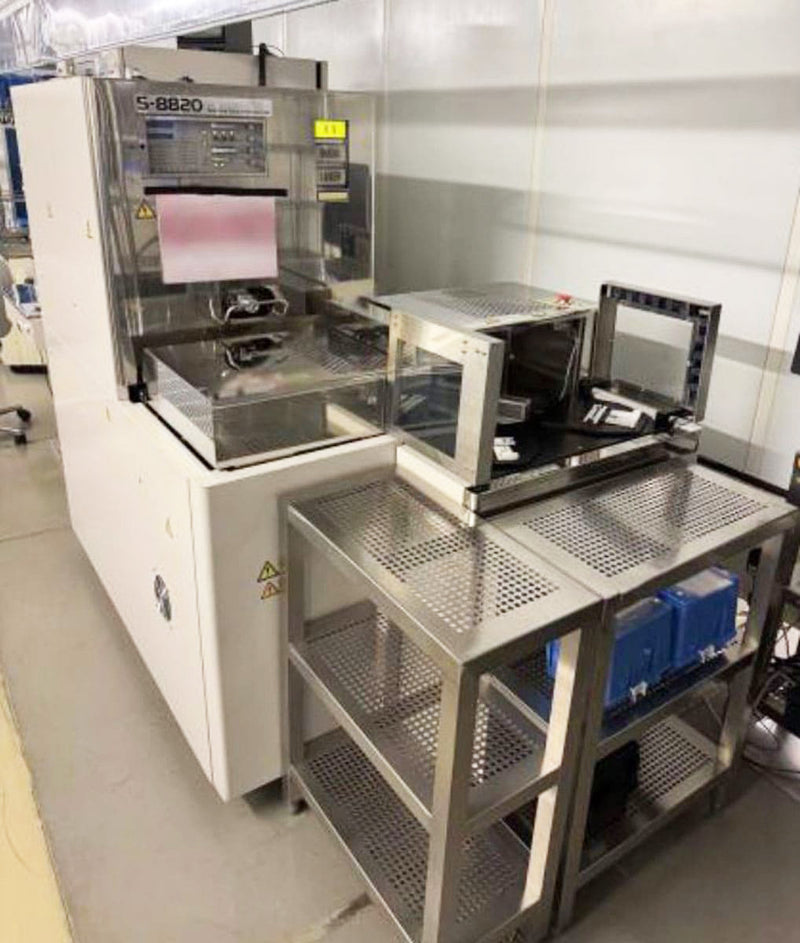 Hitachi S 8820 SEM (Scanning Electron Microscope)