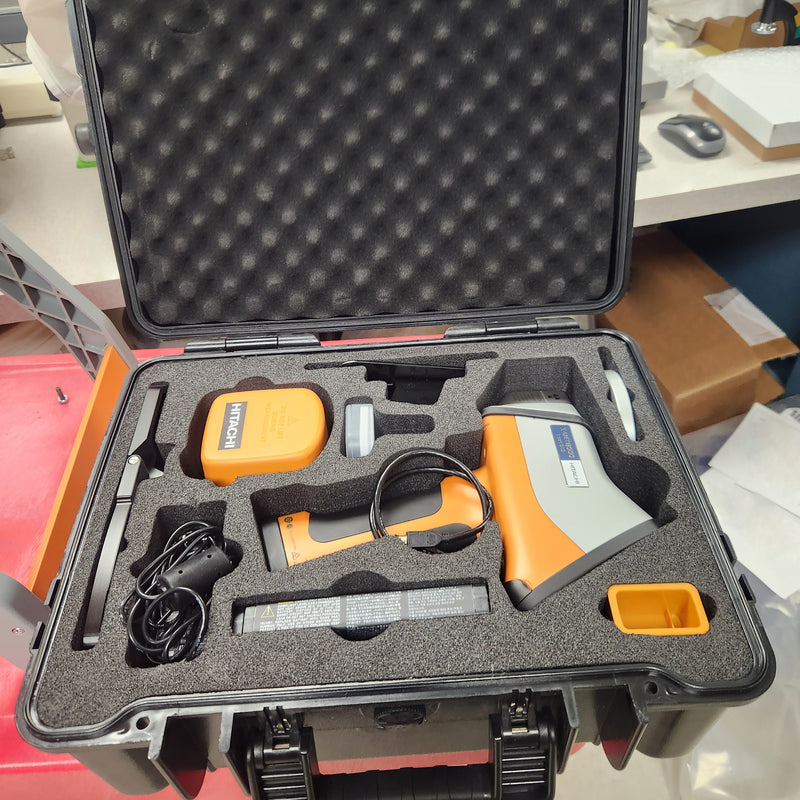 Hitachi X-MET 8000 XRF X-ray Gun (X-ray Fluorescence)