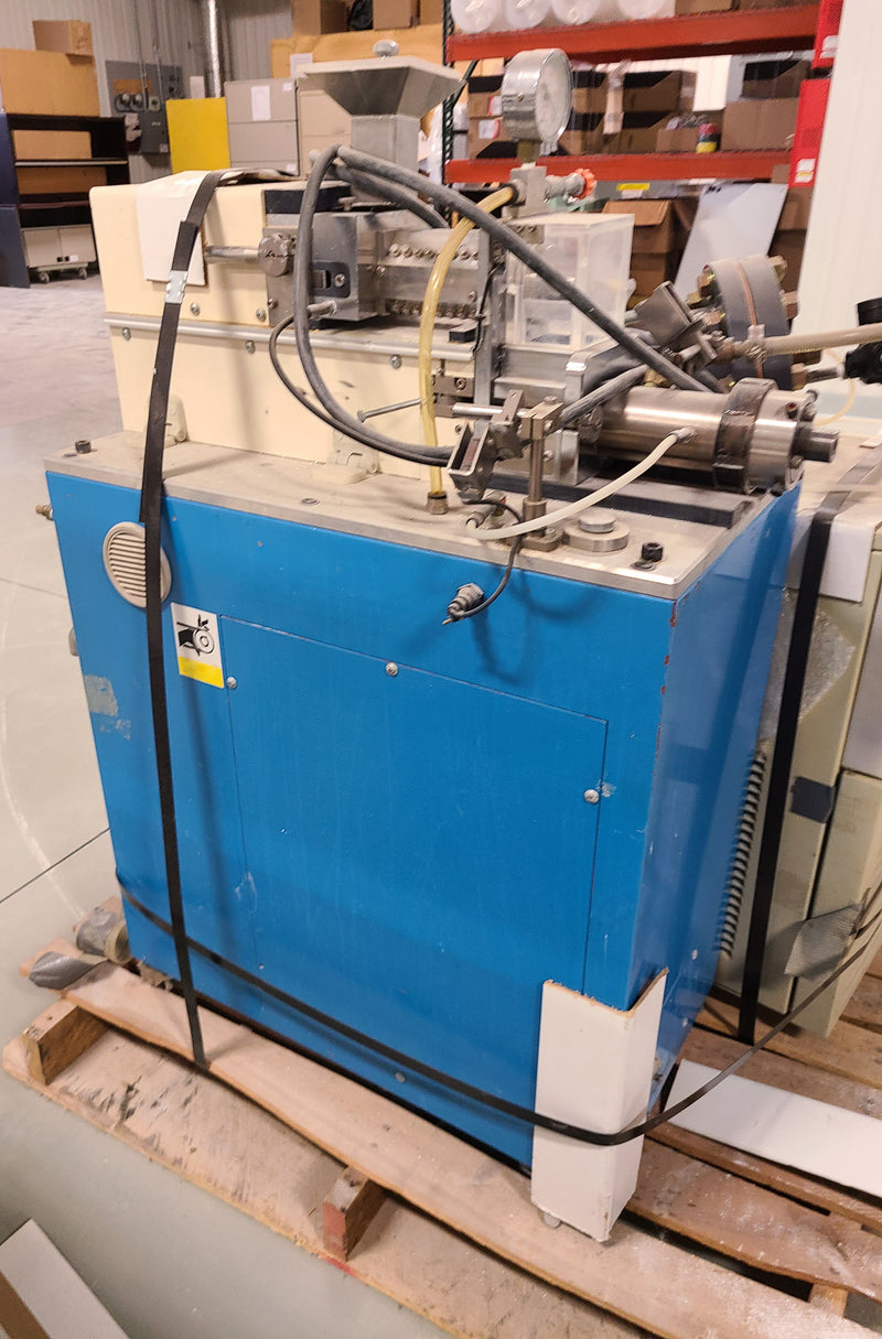 Miyazaki Iron Works FM-P 20 Vacuum Extruder