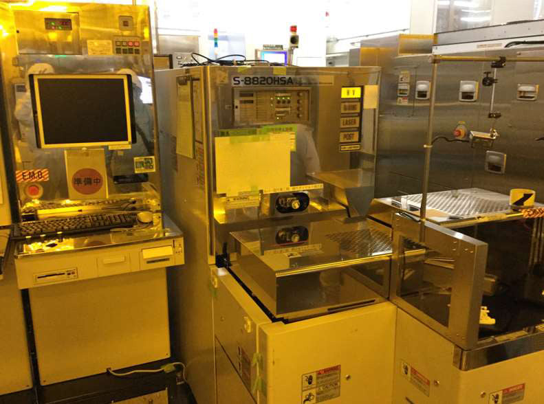 Hitachi S 8820 CD-SEM (Critical Dimension Scanning Electron Microscope)