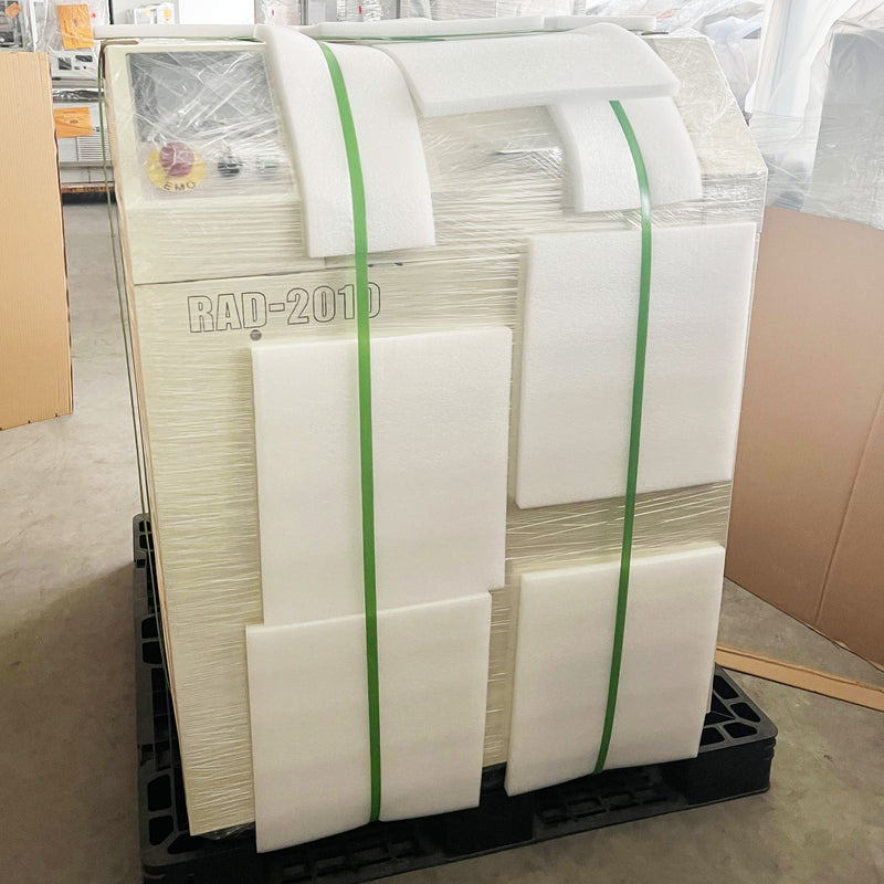 Lintec RAD 2010 M / 12 UV Irradiator