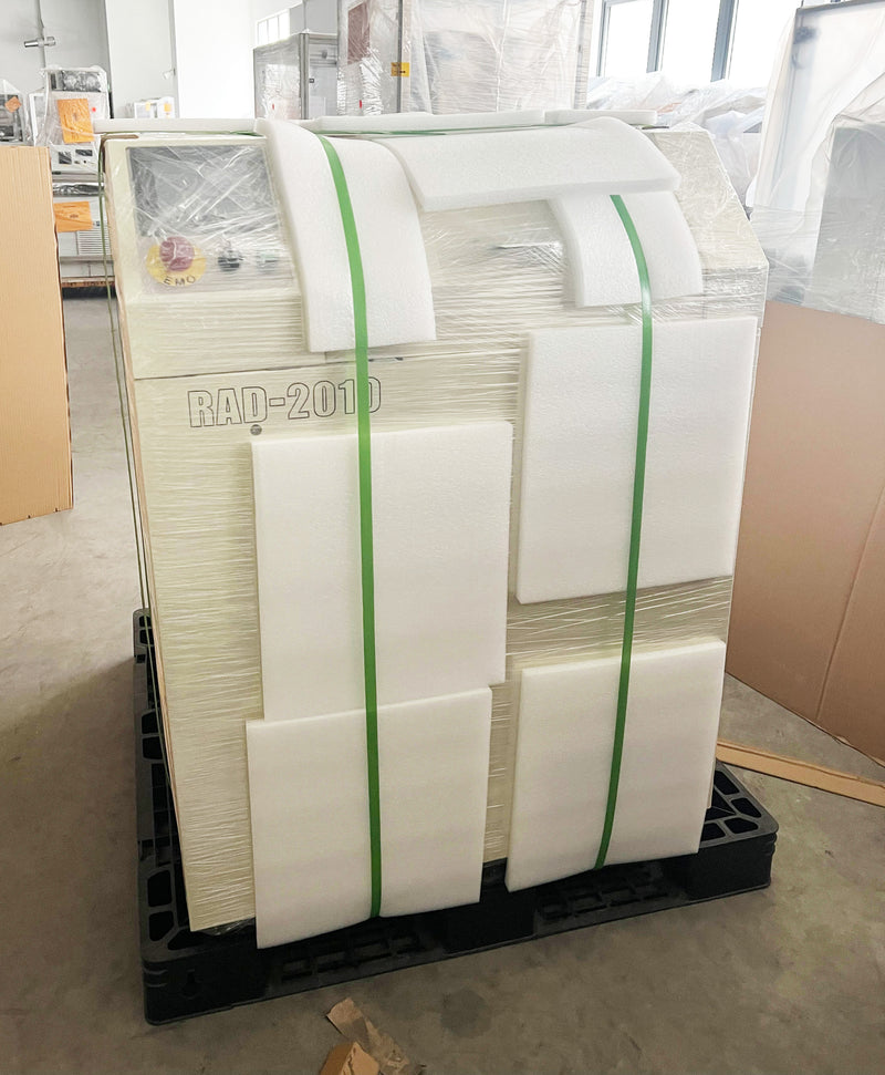 Lintec RAD 2010 M / 12 UV Irradiator