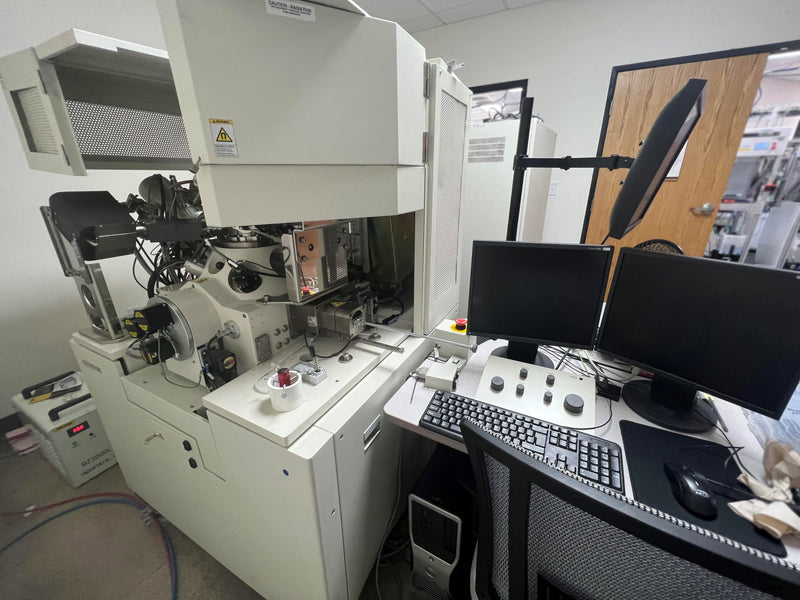 SII Nanotechnology SMI 3050 SE FIB-SEM (Focused Ion Beam - Scanning Electron Microscope)