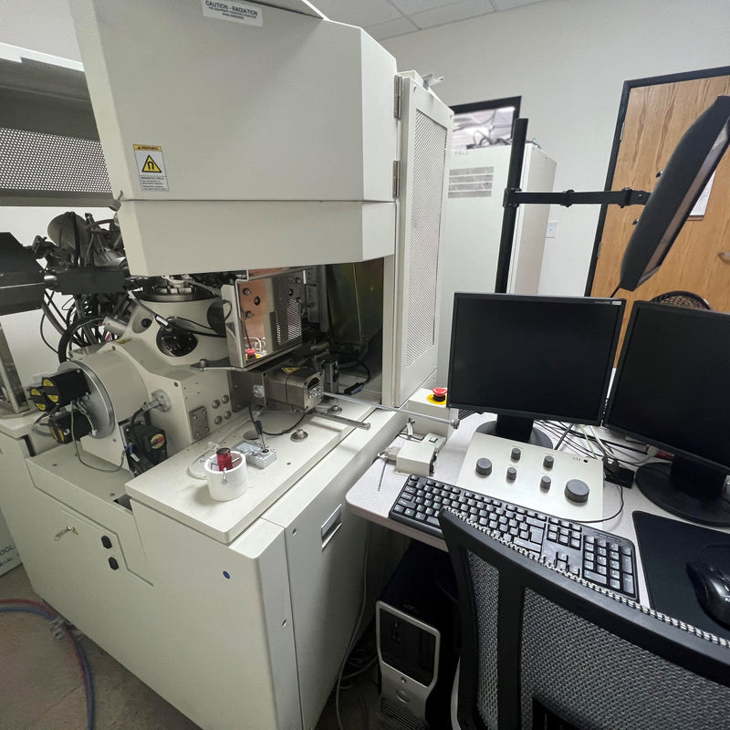 SII Nanotechnology SMI 3050 SE FIB-SEM (Focused Ion Beam - Scanning Electron Microscope)