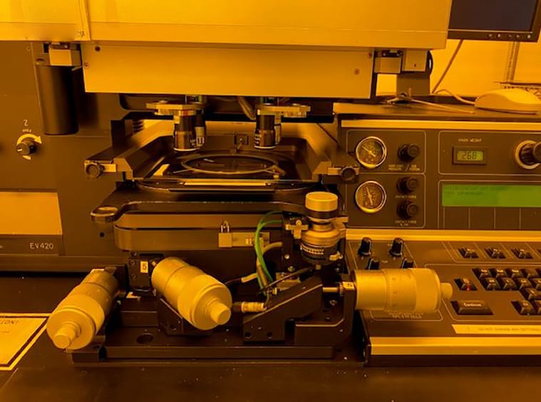 EVG 420 Mask Aligner