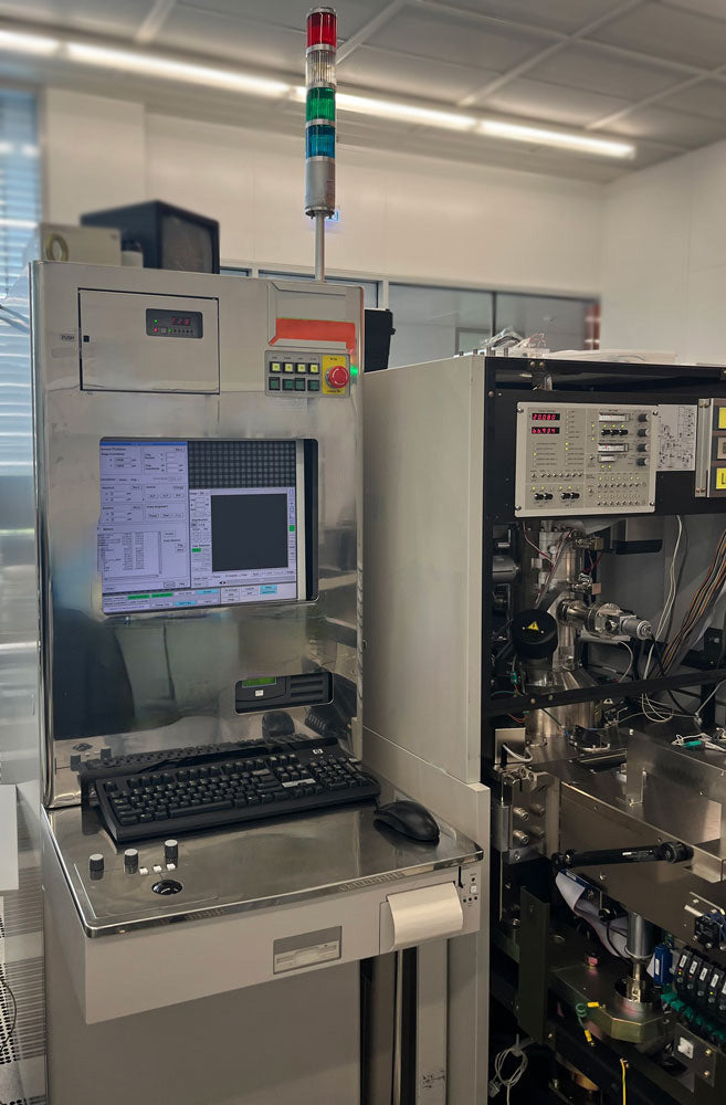 Hitachi S 8820 CD-SEM (Critical Dimension Scanning Electron Microscope)