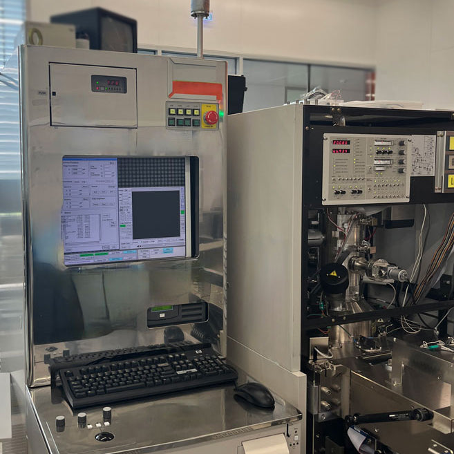 Hitachi S 8820 CD-SEM (Critical Dimension Scanning Electron Microscope)