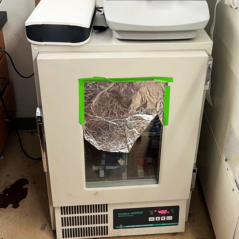 New Brunswick Scientific Innova 4200 Incubator Shaker