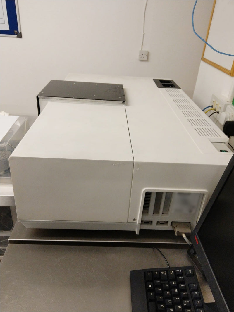 Perkin Elmer Lambda 900 Spectrometer