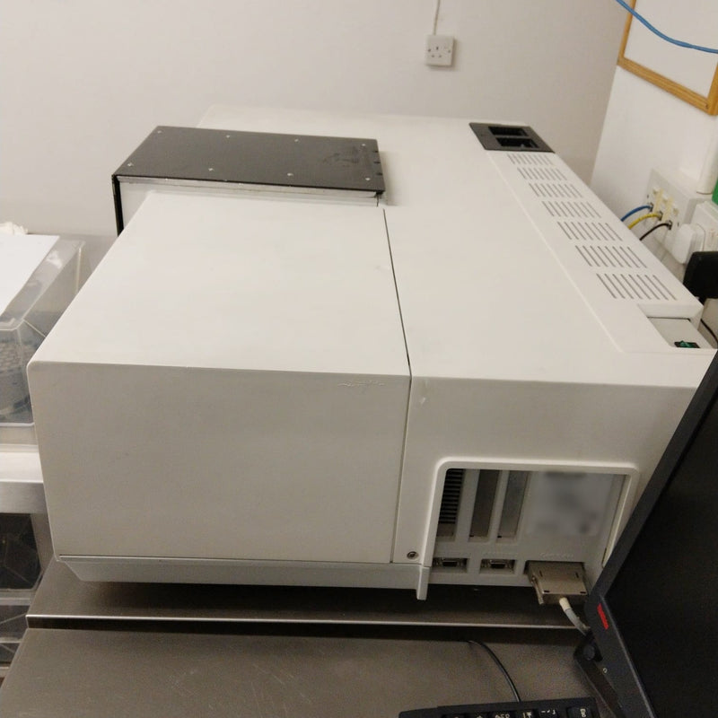 Perkin Elmer Lambda 900 Spectrometer