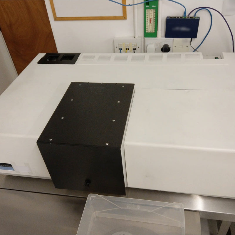 Perkin Elmer Lambda 900 Spectrometer