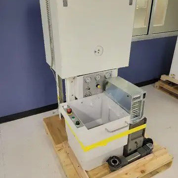 Strasbaugh 7 AF Wafer Grinder