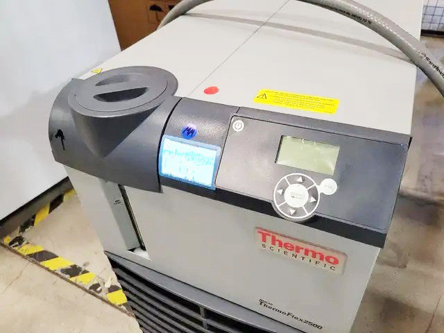 Thermo Fisher Scientific ThermoFlex 2500 Recirculating Chiller