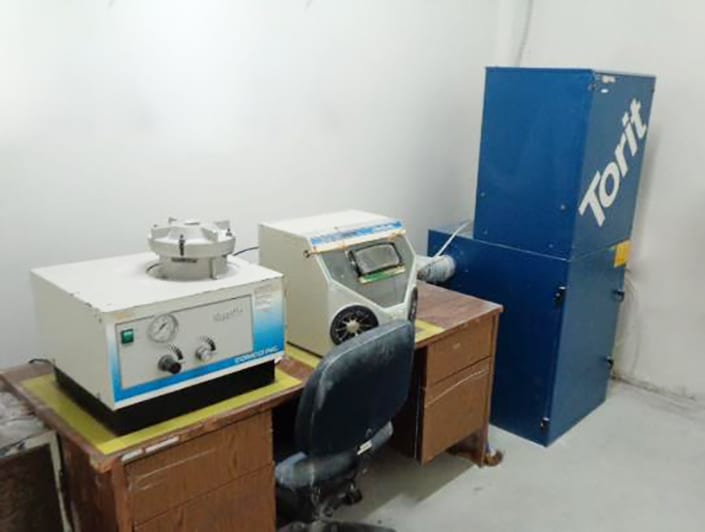 Comco DF 1400-1 Sandblast Machine