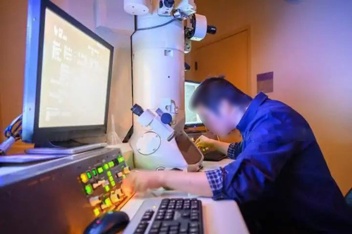 Jeol JEM 1011 TEM (Transmission Electron Microscope)