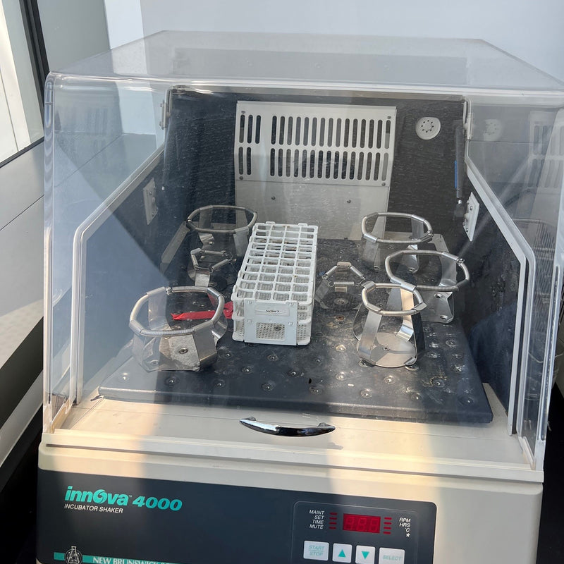 New Brunswick Scientific Innova 4000 Incubator Shaker