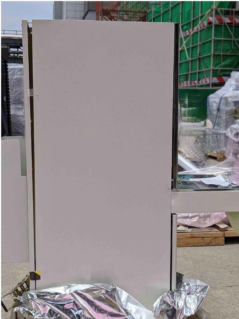 Hitachi S 8820 S CD-SEM (Critical Dimension Scanning Electron Microscope)