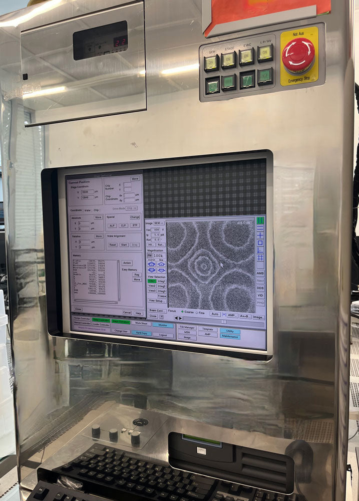 Hitachi S 8820 CD-SEM (Critical Dimension Scanning Electron Microscope)