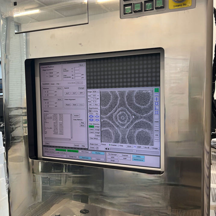 Hitachi S 8820 CD-SEM (Critical Dimension Scanning Electron Microscope)