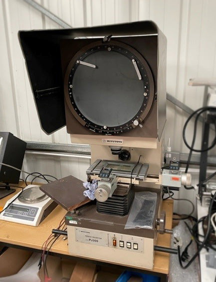 Mitutoyo PJ 300 Profile Projector