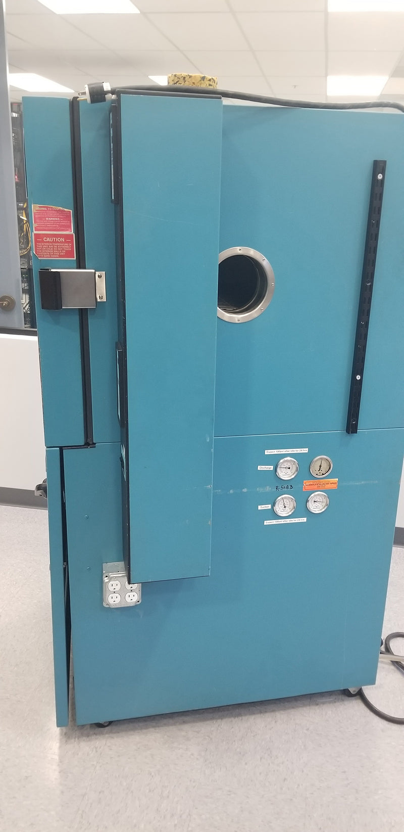 Thermotron S 8 C Temperature Chamber