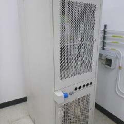 Thermo Fisher Scientific / FEI Nova NanoLab 200 FIB-SEM (Focused Ion Beam - Scanning Electron Microscope)