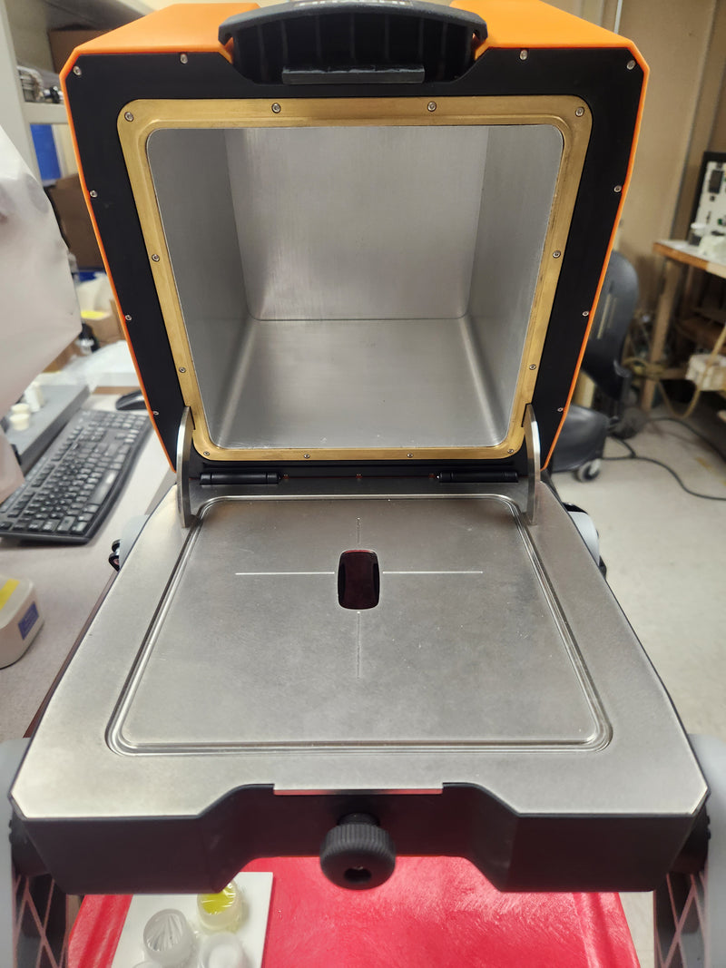 Hitachi X-MET 8000 XRF X-ray Gun (X-ray Fluorescence)