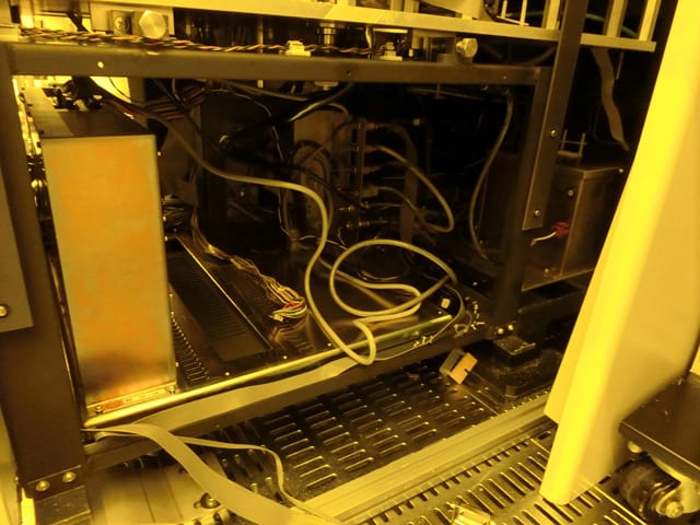 Hitachi S 8820 S CD-SEM (Critical Dimension Scanning Electron Microscope)