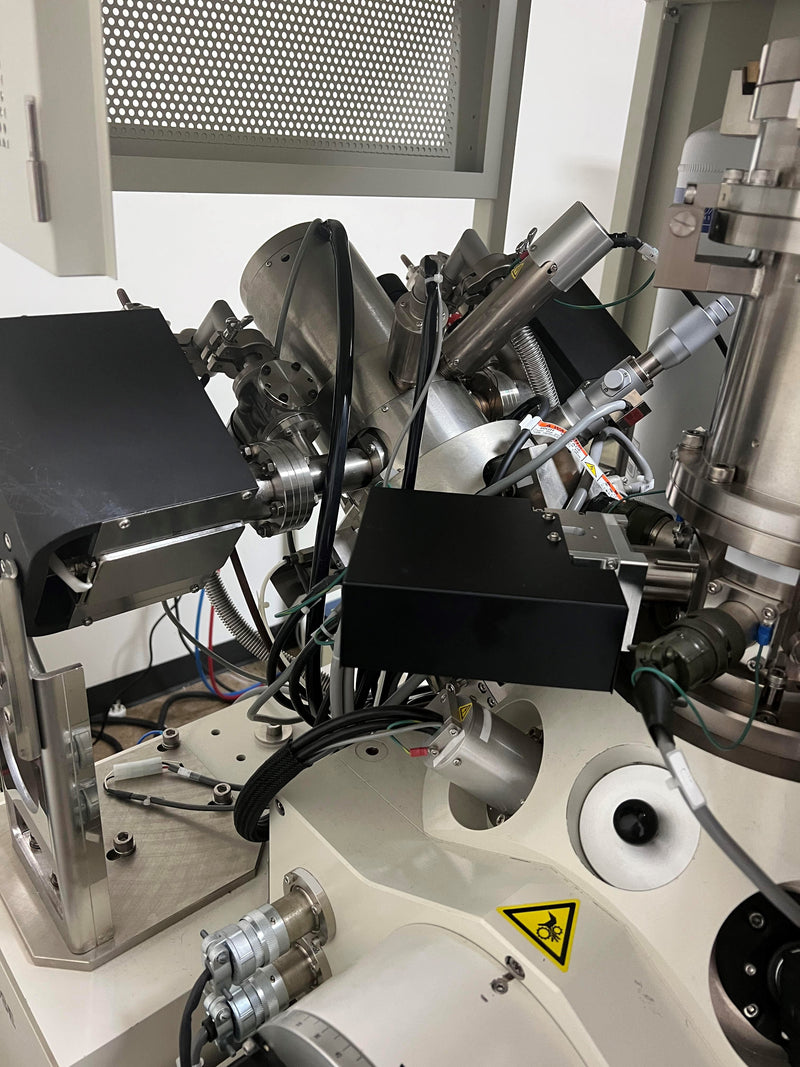 SII Nanotechnology SMI 3050 SE FIB-SEM (Focused Ion Beam - Scanning Electron Microscope)