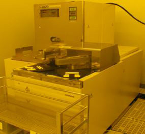 Hitachi S 8820 CD-SEM (Critical Dimension Scanning Electron Microscope)